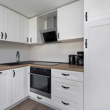 Modern With Parking And Garden By Renters *