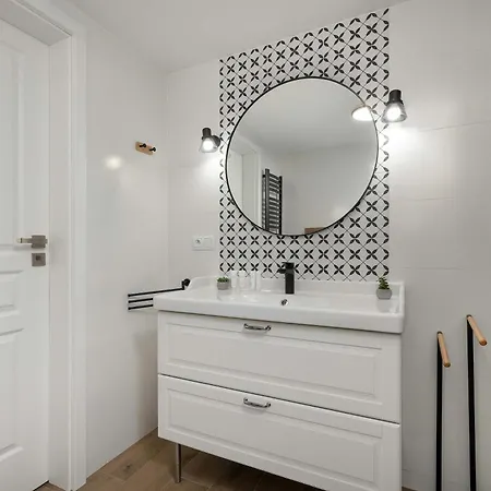 Modern With Parking And Garden By Renters