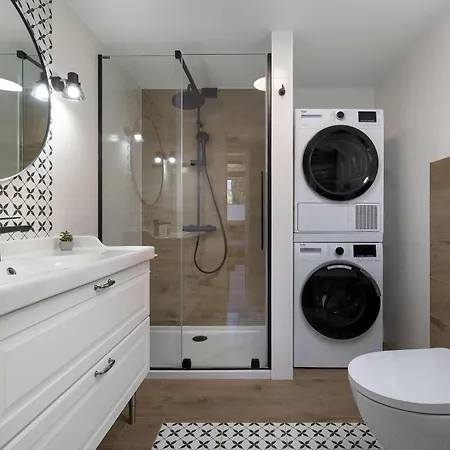 Modern With Parking And Garden By Renters Daire *